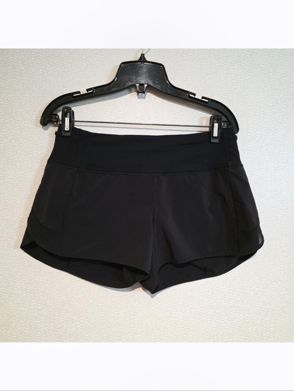 Lululemon Mesh Over Miles Shorts 3" Black Size 6